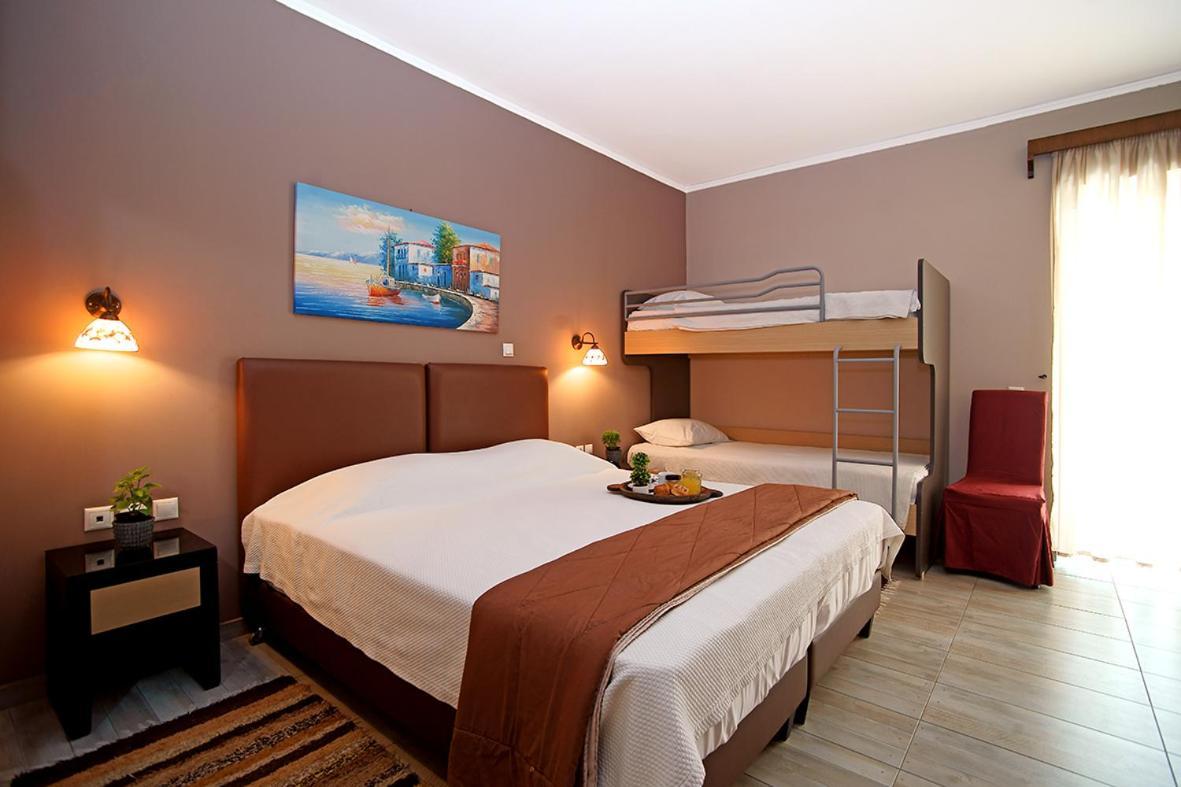 Kyparissia Beach Hotel מלון