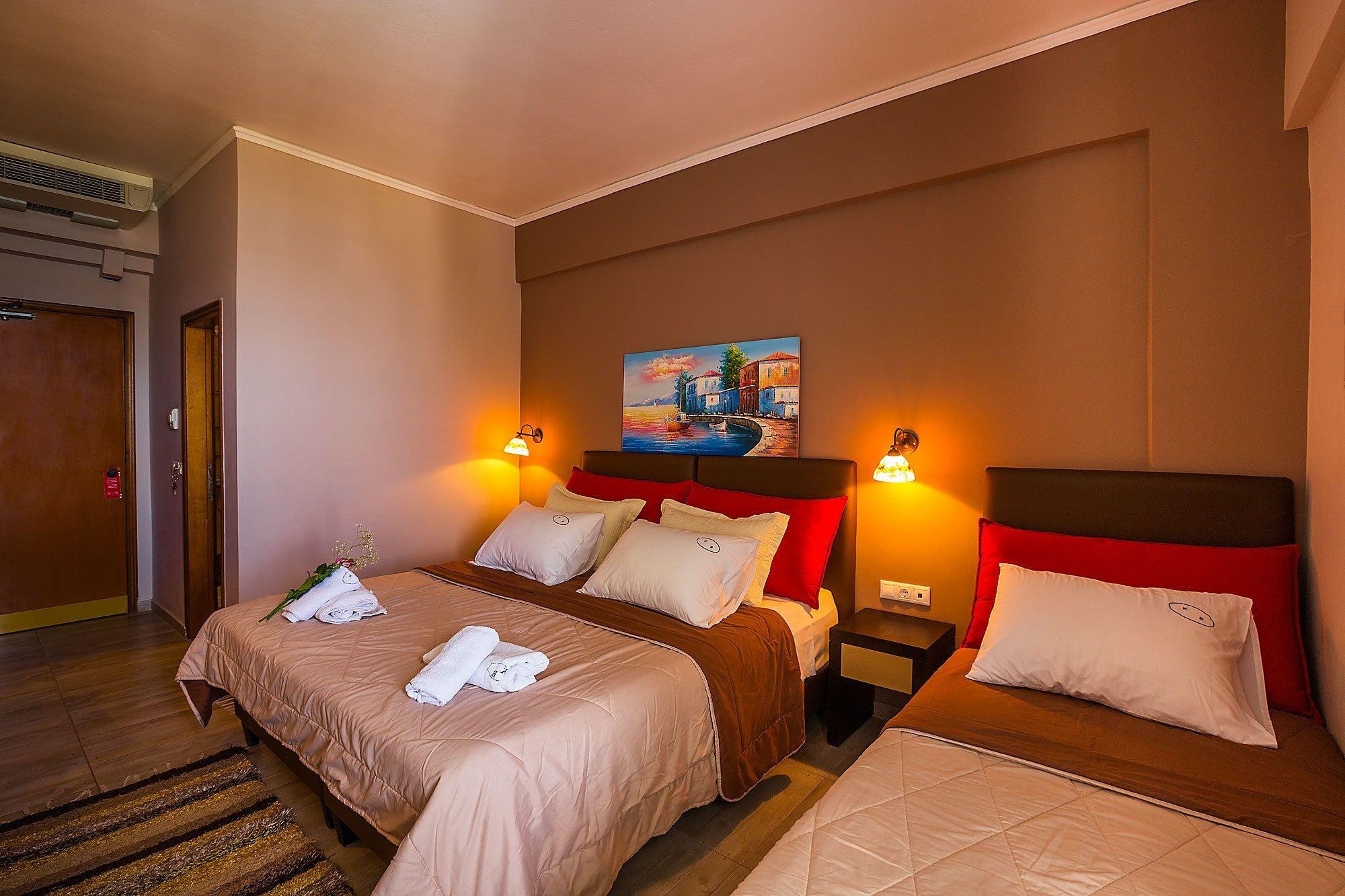 Kyparissia Beach Hotel מלון 3*