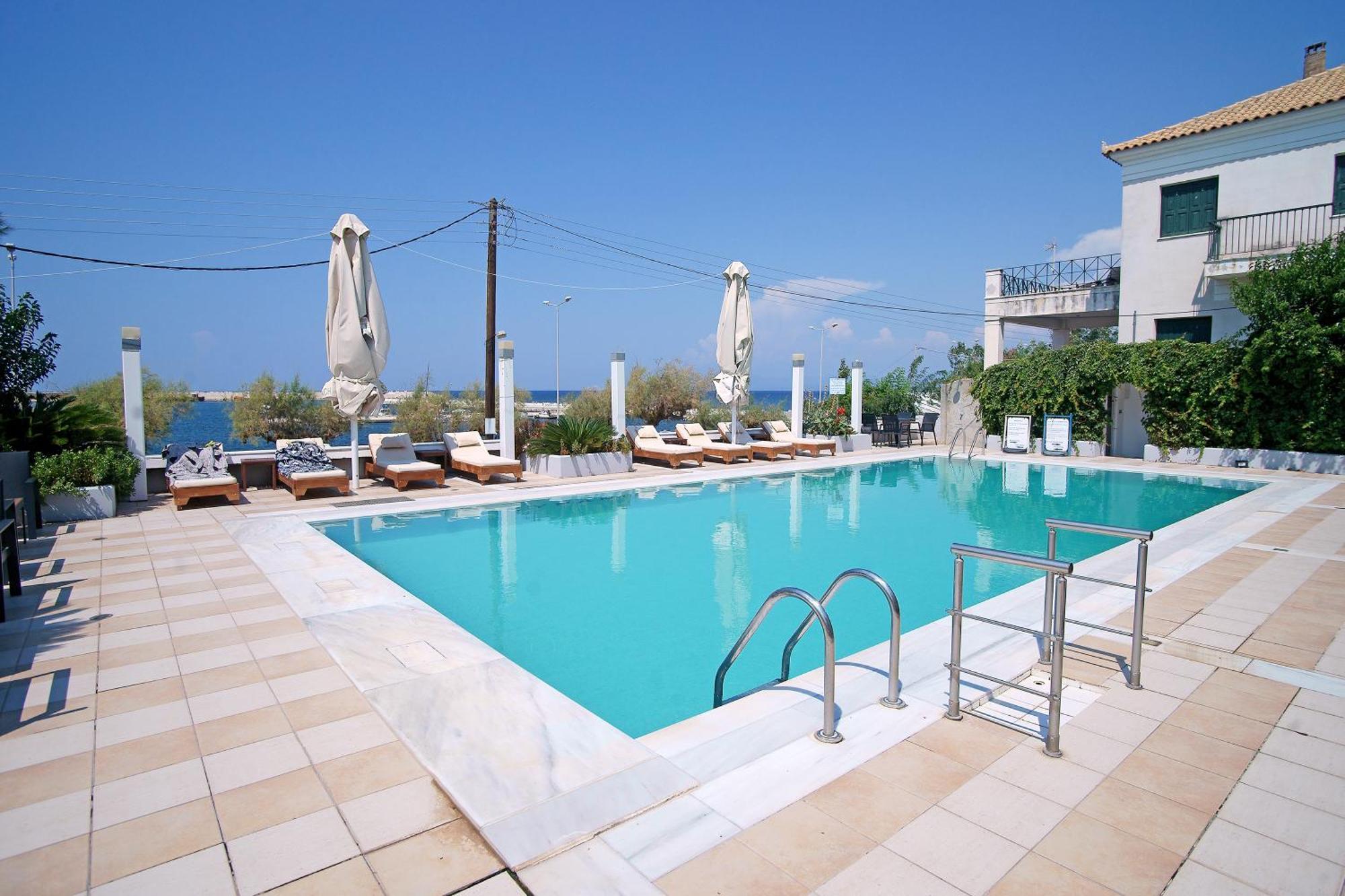 Kyparissia Beach Hotel 3* קיפריסיה