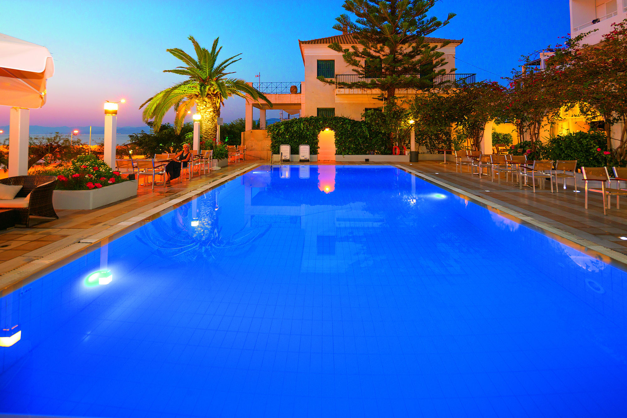 מלון Kyparissia Beach Hotel 3*