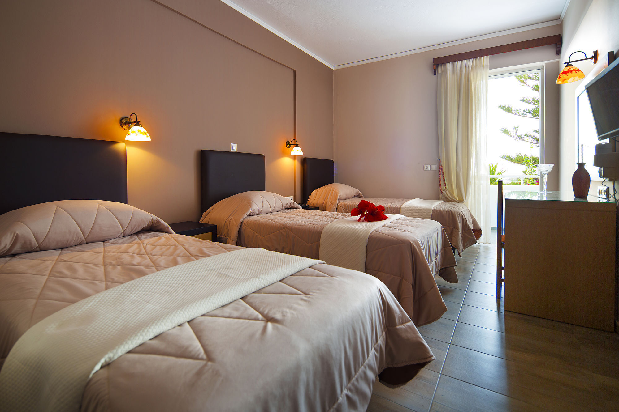 Kyparissia Beach Hotel 3* קיפריסיה
