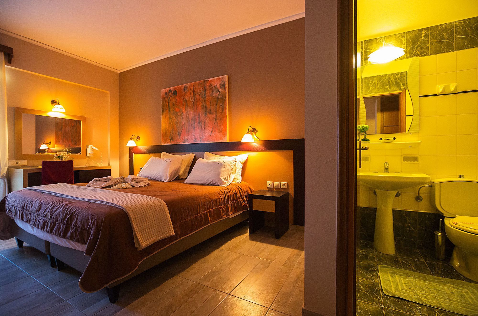 Kyparissia Beach Hotel מלון 3*
